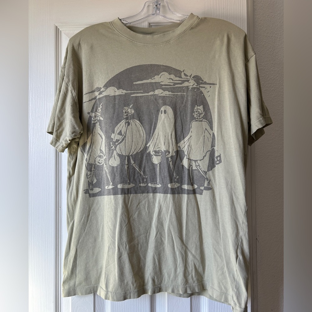 American Eagle Outfitters Olive Graphic Tee